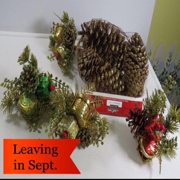 Holiday Picks and Pinecones NEW with Tags - Picture 1 of 9